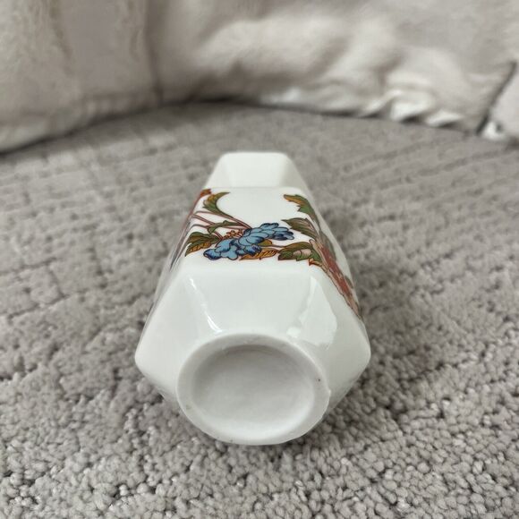 Vintage Ardalt White Vase with Flowers and Butterflies 3.75" Taiwan - Picture 7 of 10